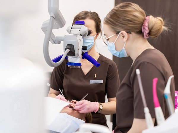 Leczenie kanałowe pod mikroskopem - czy warto?