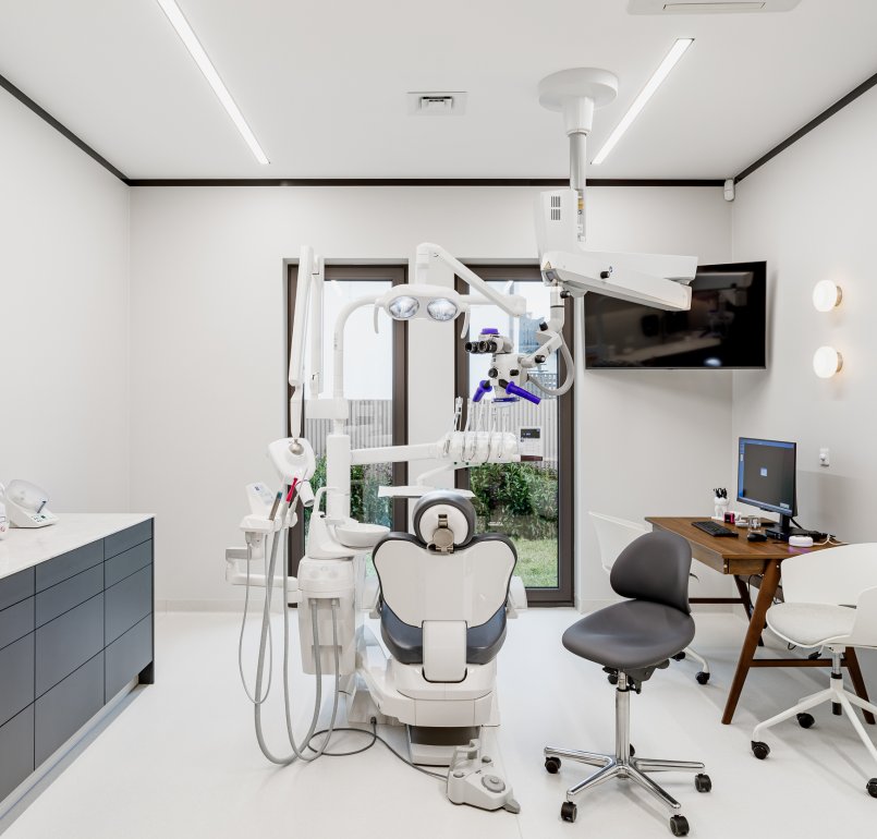 Zaawansowany sprzęt stomatologiczny w gabinecie Lumic Clinic